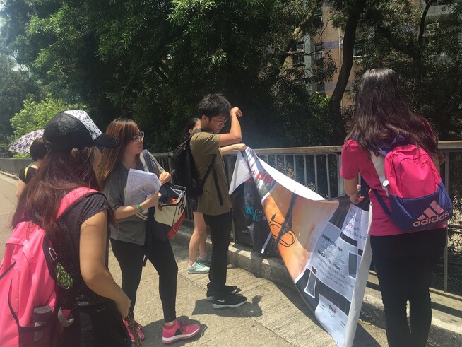 To promote the event, we displayed the event banners in 12 different spots in Shatin and Kowloon Tong with the approval from Lands Department and Hong Kong Housing Authority