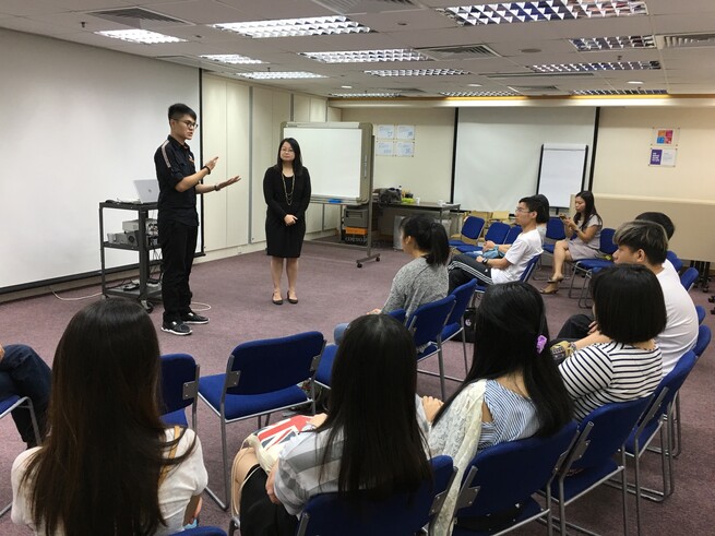 A young and energetic Assistant Shop Manager of Fortress shared his meaningful job experience with students.