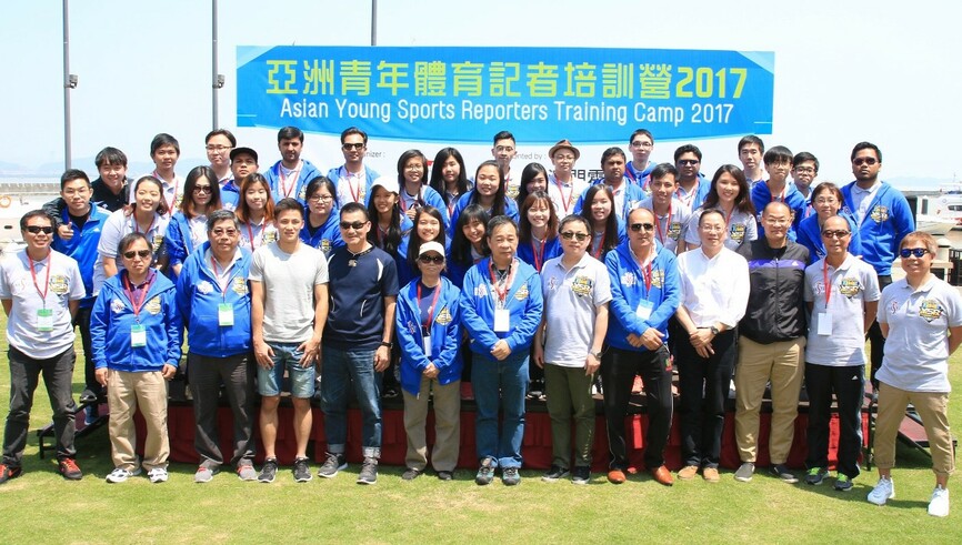 Taking group photo with HKYSR and HKSPA committee members.