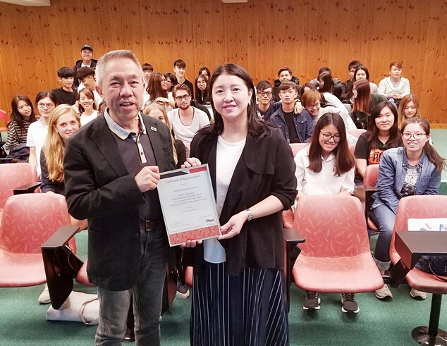 Professor Leslie Yip (left), Programmer Leader and Associate Dean, Faculty of Management and Hospitality, THEi, thanked Ms. Katherine Chan (right), Deputy Manager of Department of Communication & Public Affairs, Hong Kong Trade Development Council, in delivering an inspiring talk to THEi's Public Relations and Management (PRM) students.