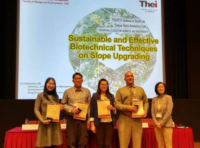 (From the left) Dr. Flora LEUNG Tsz Yan, from Agriculture, Fisheries and Conservation Department of HKSAR Government, Dr. Billy HAU Chi Hang, Programme Director of MSc in Environmental Management, School of Biological Sciences of HKU, Ir. Lily CHAN Suet-ying, Geotechnical Engineer of Civil Engineering and Development Department of HKSAR Government, and Mr. Stephen Philip MILLER, Supervisor of the Forestry Department of Village of Bolingbrook in USA, with Principal Investigator of this project, Dr. Caroline LAW, Teaching Fellow of Faculty of Design and Environment of THEi.