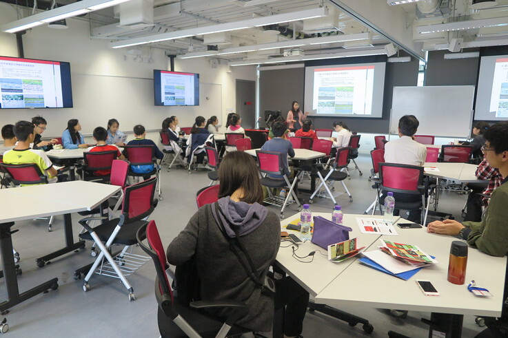 Instructor Lam Mei Yee was teaching on the ways to enhance the biodiversity and using Mai Po Nature Reserve as an example.