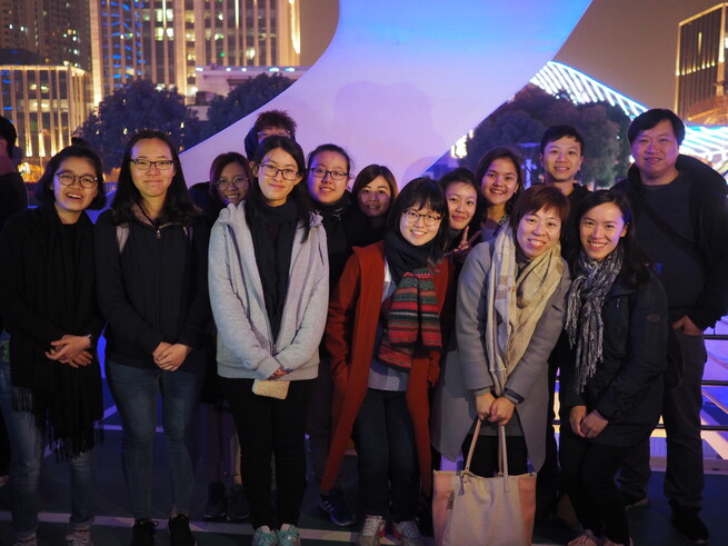 Cultural encounters: boat trip at Huangpu River