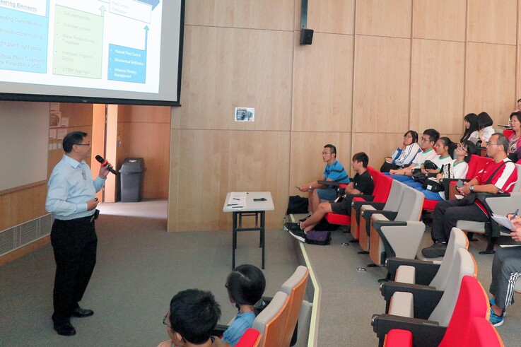 Mr. Brian Cheng was delivering the talk on “Zero Carbon Bioengineered Vertical and Roof Greening in Hong Kong”