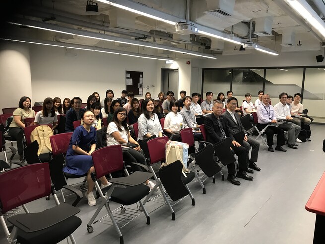 Group photo with the speaker, surveying students, and teachers.