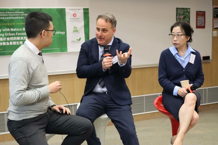 Dr Louis Lee, the moderator of the panel discussions, leads an engaging conversation on the future of urban forestry research with distinguished panellists Prof. Raffaele Lafortezza from the University of Bari Aldo Moro, Italy, and Prof. Wendy Y Chen from The University of Hong Kong, Hong Kong China.